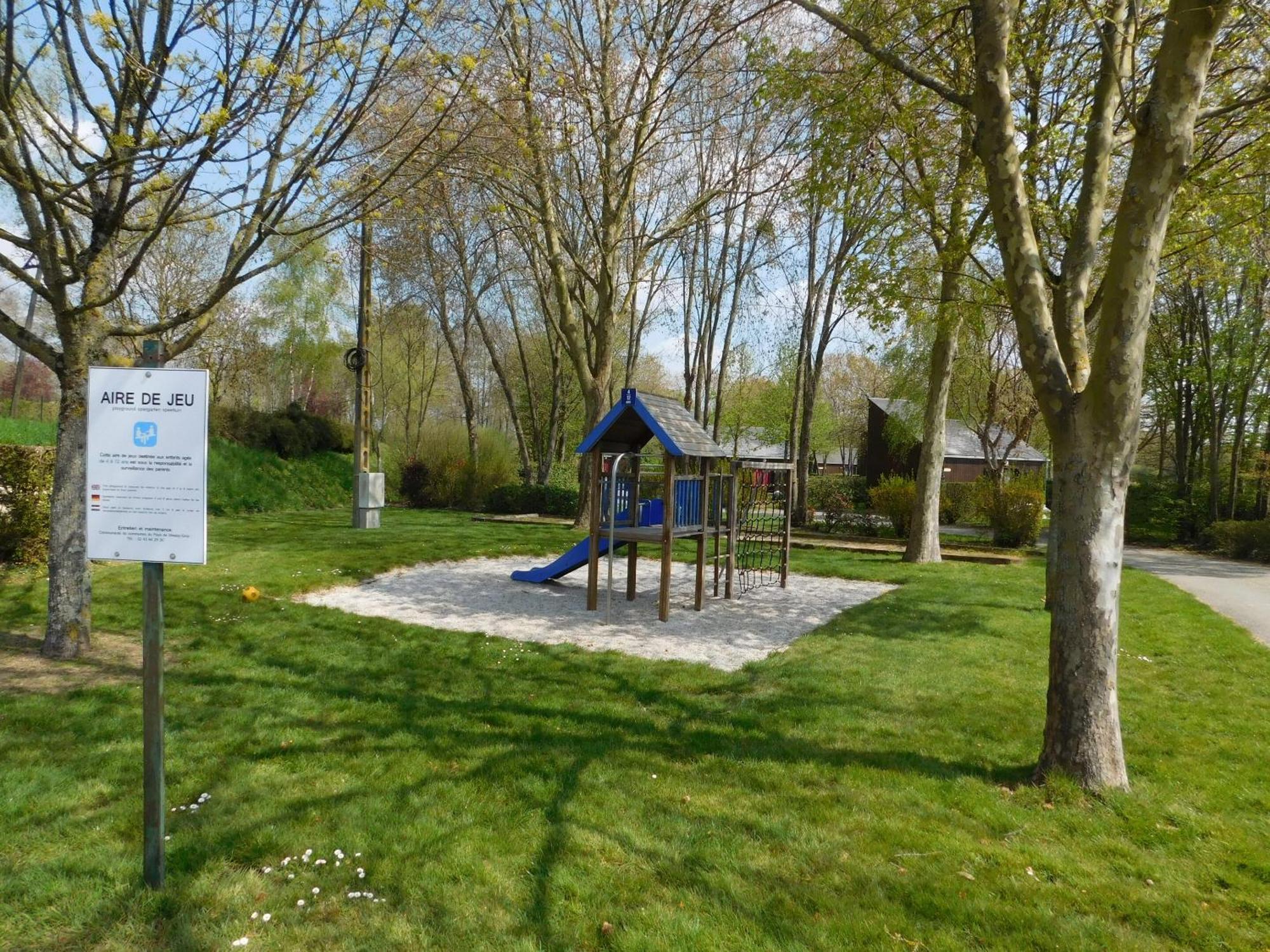 Village De Gites De La Chesnaie Saint-Denis-du-Maine Exterior photo
