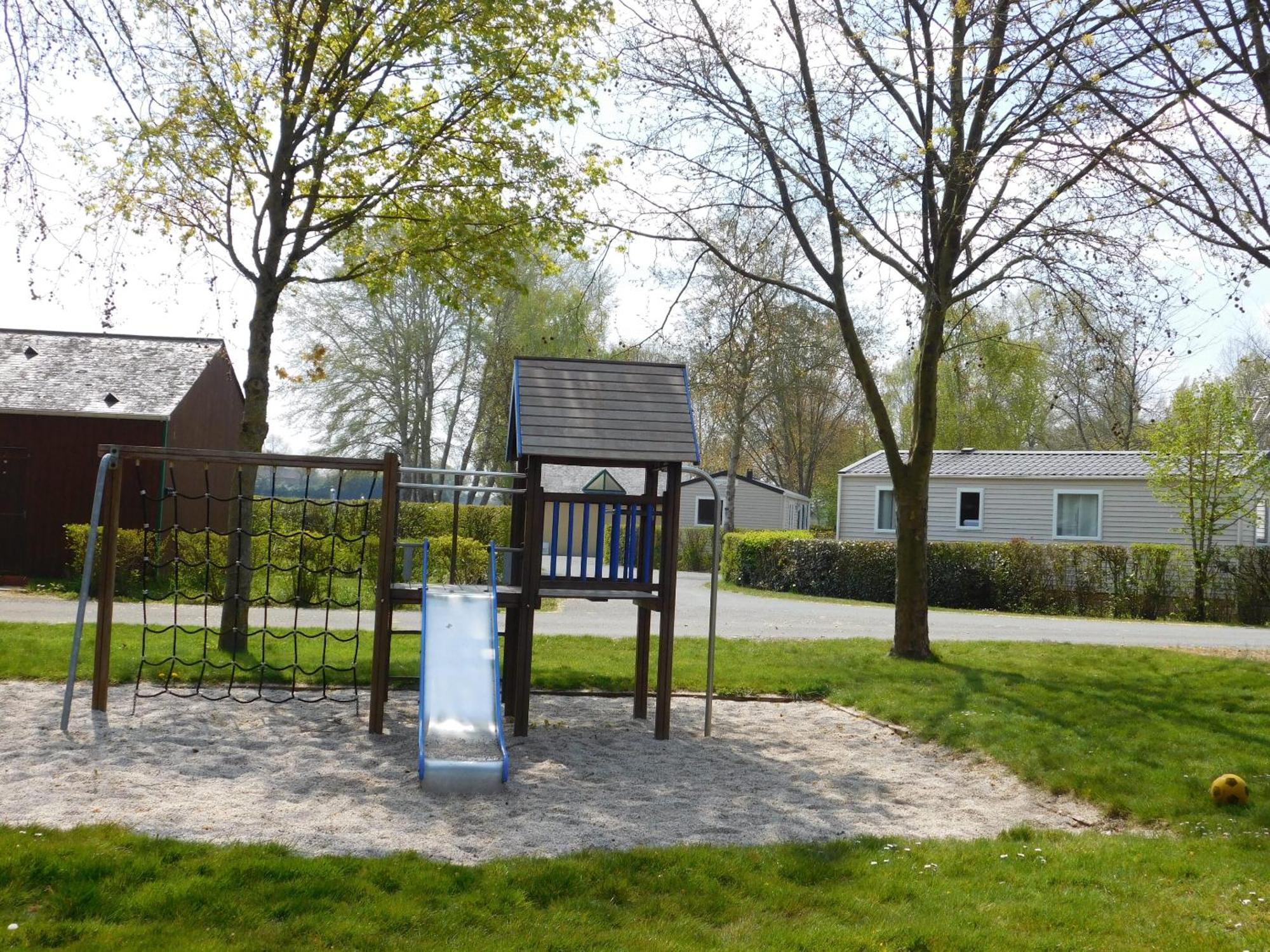 Village De Gites De La Chesnaie Saint-Denis-du-Maine Exterior photo